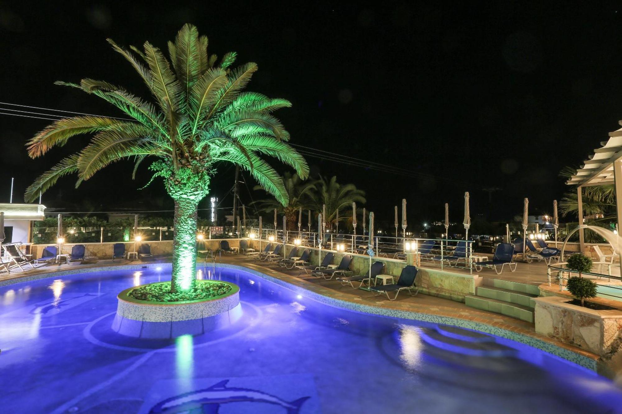 פפקוהורי Anna Maria Paradise מראה חיצוני תמונה